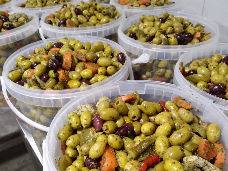 delfin19_marinated_olives